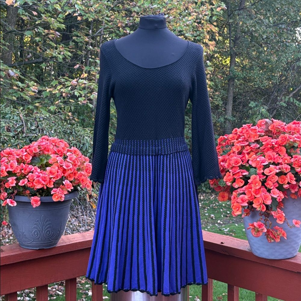 French Connection Black Textured Knit-excellent condition, absolutely no flaws.